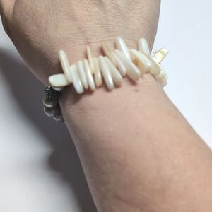 390 Erimish Mother of Pearl‎ Gray Beaded Bracelet